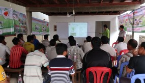 _13_Farmer-meeting-about-crop-protection.jpg